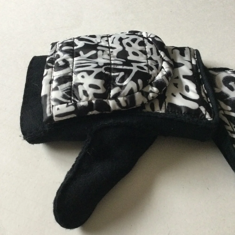 UGG CONVERTIBLE FLIP MITTENS FINGERLESS GLOVES SHEEPSKIN BLACK GRAFFITI L/XL NEW